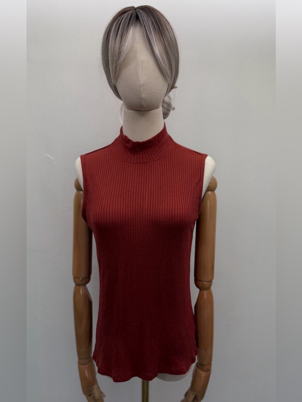Rachel Zoe Ribbed Mock Neck Sleeveless Top Rust Brown Modal Size Large
